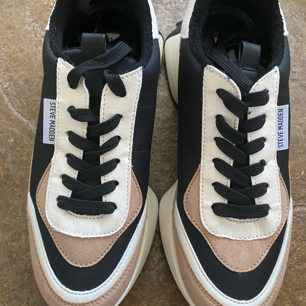 Steve Madden Women’s Diverson Sneakers - Picture 2 of 6